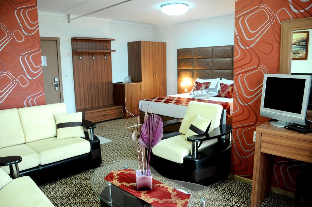 Hotel Lion Ulcinj Luaran gambar